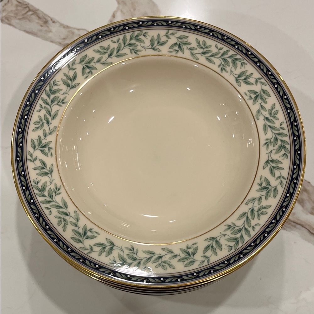 Royal Doulton New Romance Collection - Oregon design - lot of 8 rim soup
